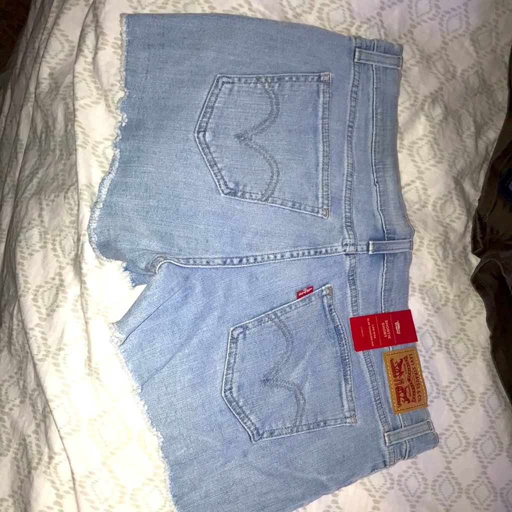 Brand New With Tags Levis Shortie Short